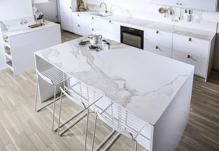 Küchenarbeitsplatte aus Marmor und Keramik