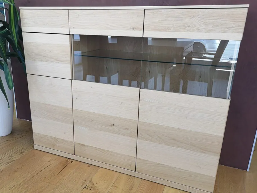 Speisezimmer Wildeiche mit Esstisch und Anrichte