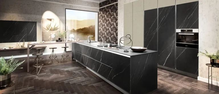 Ausstellungsstück moderne Küche Marmorplatten