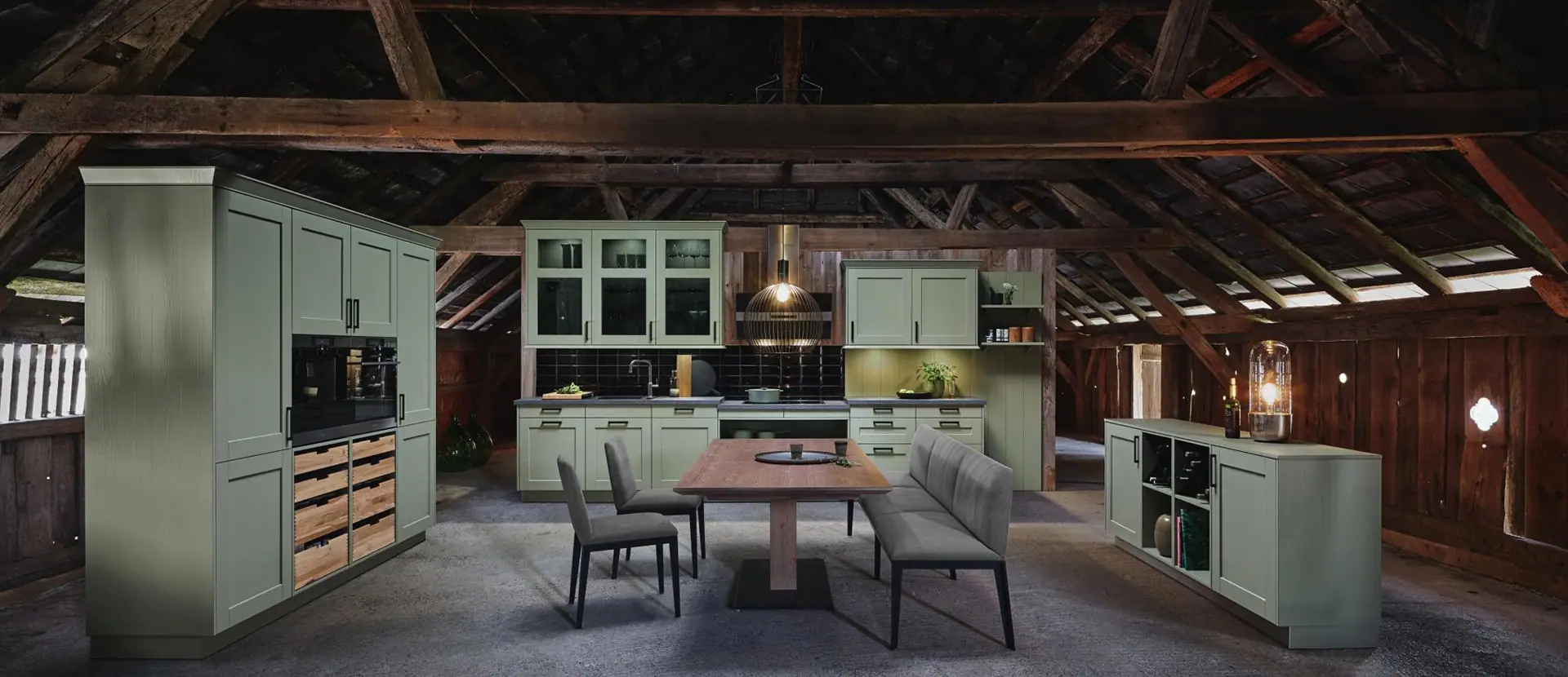 moderne Kueche mit Olive Farbe Paneelen, Holz Akzenten und Esstisch