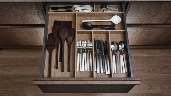 Besteckeinsatz aus Eiche inkl. Holz-Gewürzdoseneinsatz